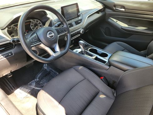 Used 2024 Nissan Altima 2.5 SV FWD image 18