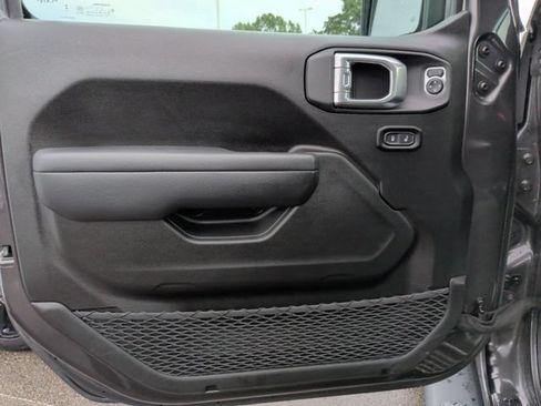 Used 2024 Jeep Wrangler Sport AWD/4WD image 9