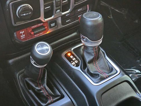 Used 2023 Jeep Wrangler Unlimited Rubicon 4xe AWD/4WD image 21