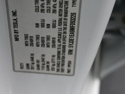 Used 2021 Tesla Model 3 Standard Range Plus image 18