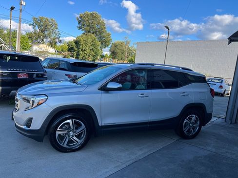 Used 2020 GMC Terrain SLT w/ Preferred Package AWD/4WD image 4