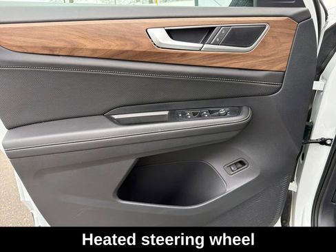 Used 2025 Volkswagen Atlas SE image 11