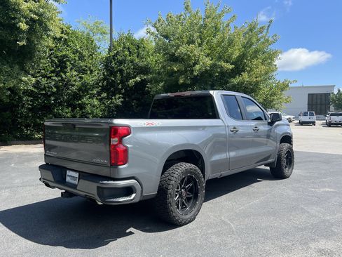 Used 2020 Chevrolet Silverado 1500 Custom w/ Custom Value Package AWD/4WD image 9