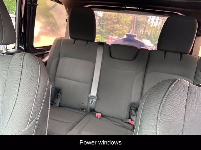 Used 2018 Jeep Wrangler Unlimited Sahara AWD/4WD image 17