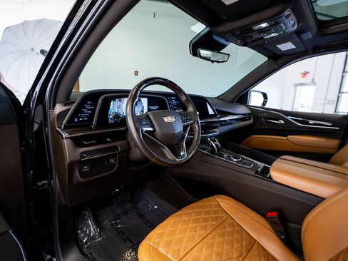 Used 2022 Cadillac Escalade Premium Luxury RWD image 30