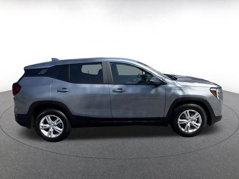 Used 2024 GMC Terrain SLE FWD image 16