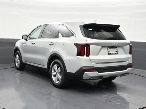 Used 2026 Kia Sorento LX FWD image 3