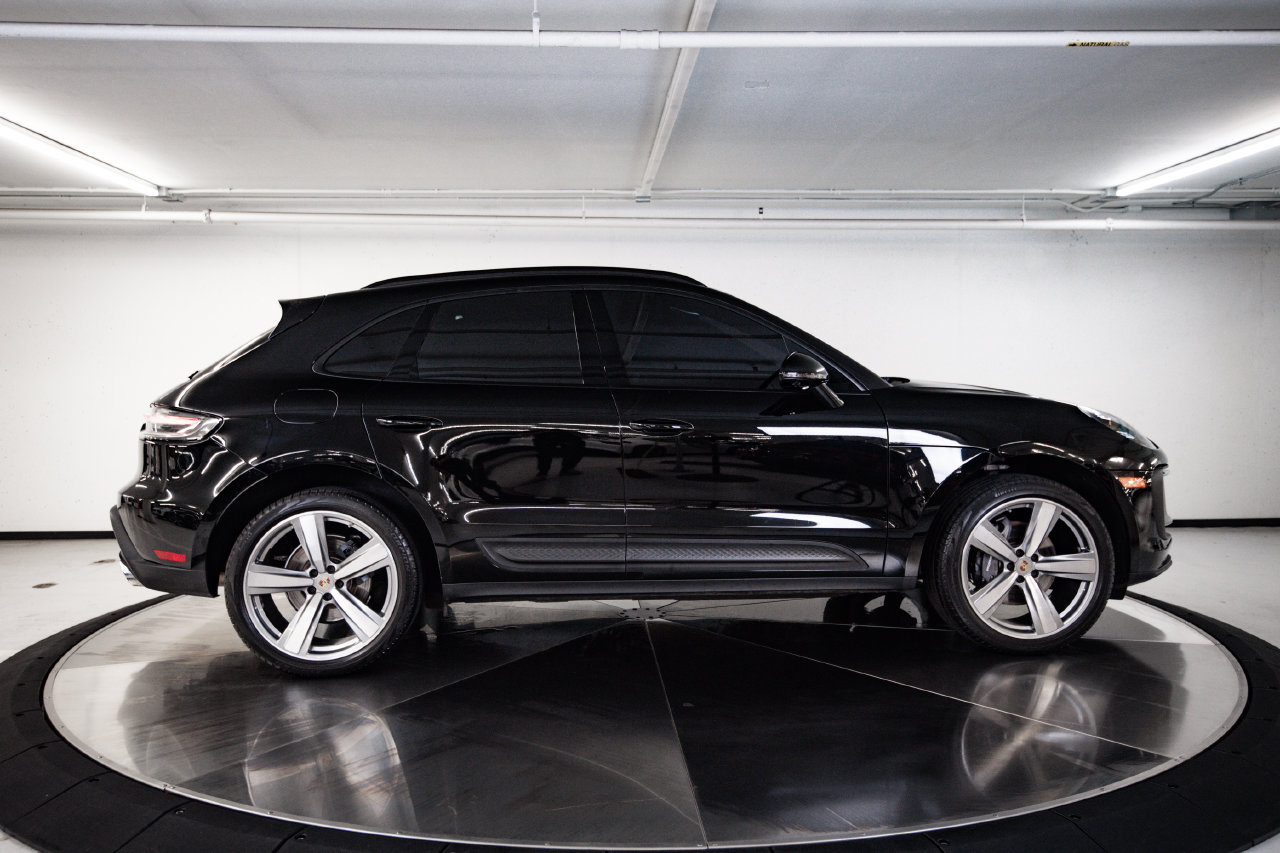 Certified 2024 Porsche Macan AWD/4WD image 8