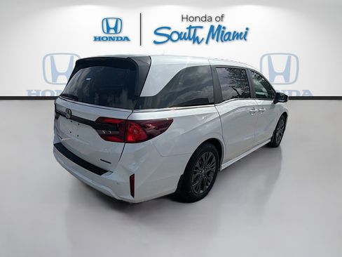 New 2026 Honda Odyssey Touring image 7