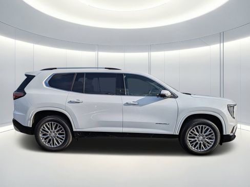 Used 2024 GMC Acadia Denali image 3
