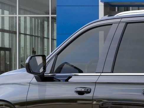 New 2025 Chevrolet Suburban LS image 12