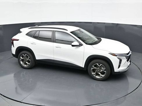 Used 2025 Chevrolet Trax LT w/ LT Convenience Package FWD image 30