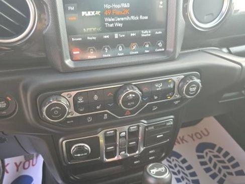 Used 2019 Jeep Wrangler Unlimited Sahara w/ Dual Top Group AWD/4WD image 14