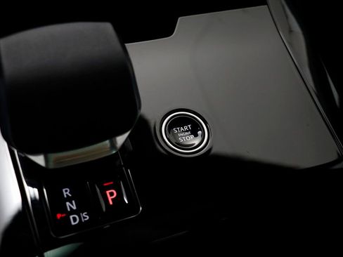 Used 2025 Land Rover Range Rover Sport SE image 12