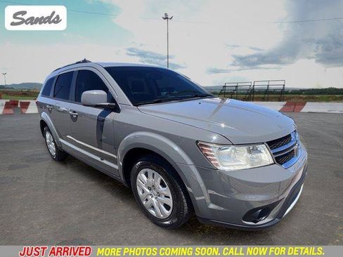 Used 2019 Dodge Journey SE FWD image 1