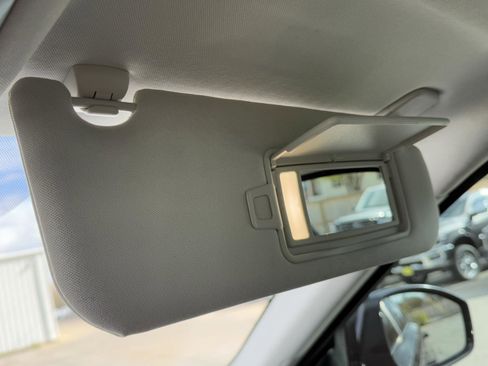 Used 2019 Land Rover Range Rover Velar S image 27