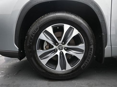 Used 2022 Toyota Highlander XLE image 13