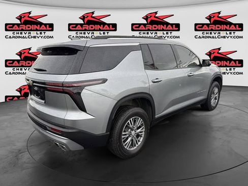 Used 2025 Chevrolet Traverse LT w/ Driver Confidence Package FWD image 4