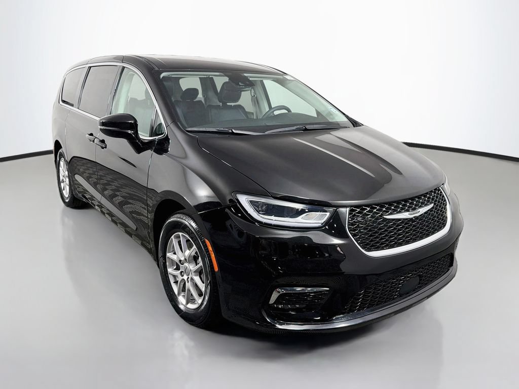 Used 2024 Chrysler Pacifica Touring-L FWD image 1