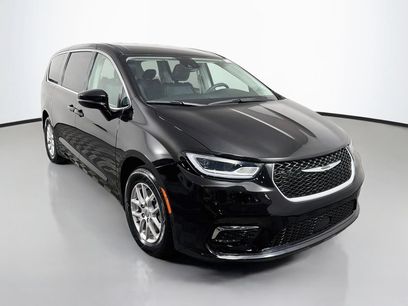 Used 2024 Chrysler Pacifica Touring-L
