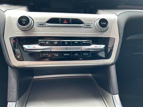 Certified 2022 Ford Explorer XLT w/ Equipment Group 202A AWD/4WD image 16