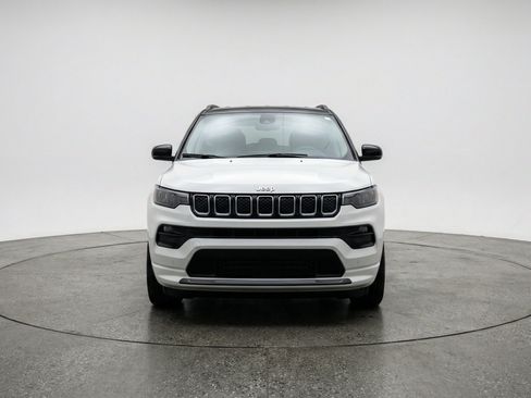 Used 2025 Jeep Compass Limited AWD/4WD image 2