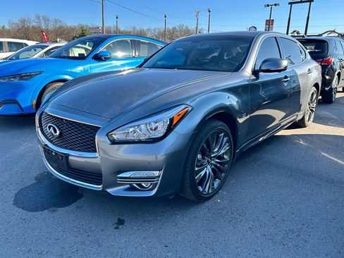 Used 2017 INFINITI Q70 L 3.7 image 3