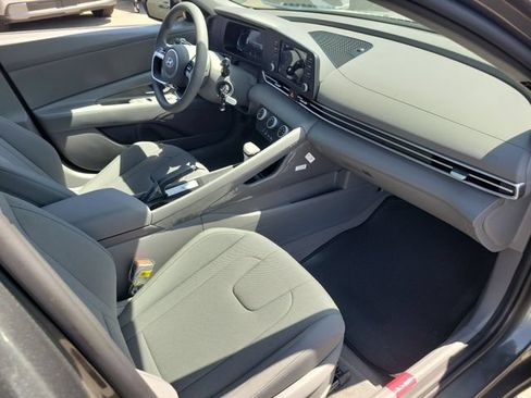 New 2026 Hyundai Elantra SE FWD image 21