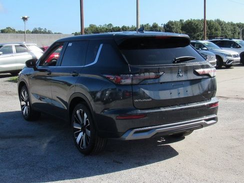 New 2025 Mitsubishi Outlander SE image 5