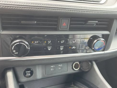 Used 2024 Nissan Rogue S AWD/4WD image 17