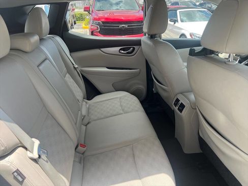 Used 2020 Nissan Rogue Sport SV w/ Technology Package image 9