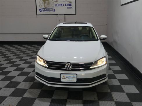 Used 2017 Volkswagen Jetta SE FWD image 3
