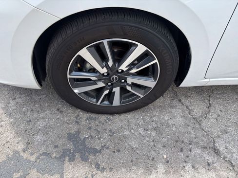 Used 2025 Nissan Versa SV image 27