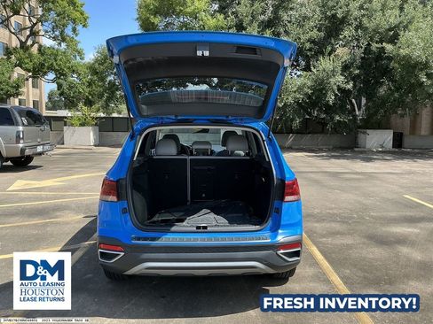 Used 2023 Volkswagen Taos SE FWD image 6