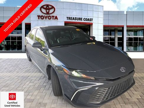 Used 2025 Toyota Camry SE FWD image 1