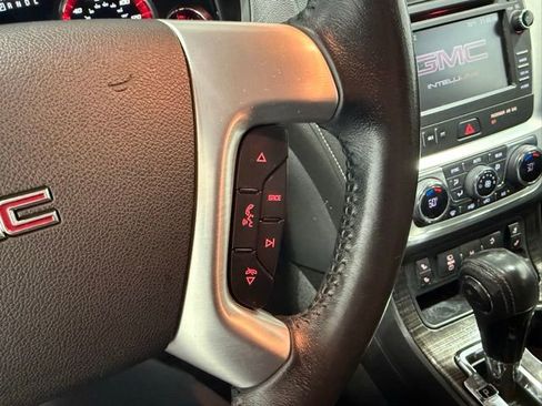 Used 2015 GMC Acadia SLT image 16