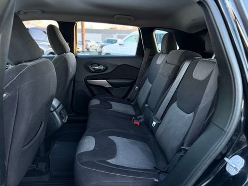 Used 2018 Jeep Cherokee Altitude image 14