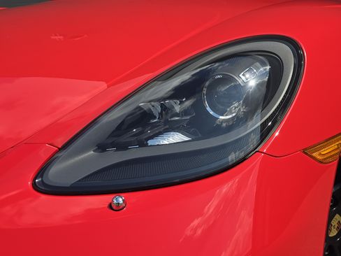 Certified 2024 Porsche 718 Cayman S RWD image 15