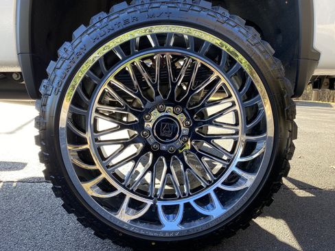 Used 2024 Chevrolet Silverado 2500 High Country w/ High Country Premium Package image 13