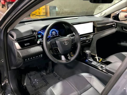 Used 2025 Toyota Camry XLE w/ Premium Plus Package image 18