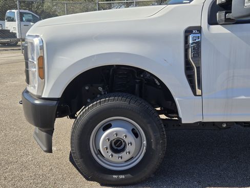 Used 2024 Ford F350 XL image 5