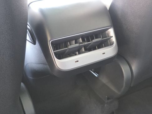 Used 2023 Tesla Model Y Long Range AWD/4WD image 28
