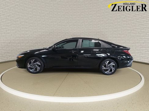 Used 2025 Hyundai Elantra Sport FWD image 8