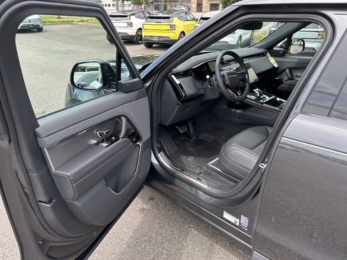 New 2025 Land Rover Range Rover Sport Dynamic SE image 10