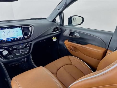 New 2026 Chrysler Pacifica Pinnacle image 28