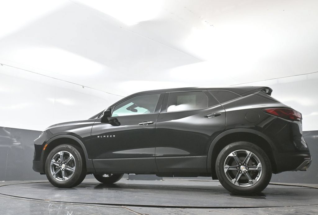 Used 2025 Chevrolet Blazer LT FWD image 52