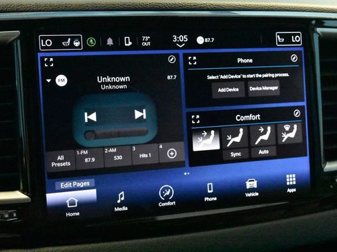 Used 2023 Chrysler Pacifica Touring-L FWD image 11