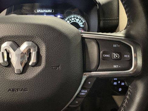 Used 2022 RAM 1500 Laramie AWD/4WD image 15