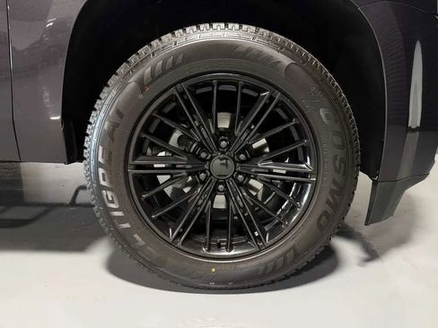 Used 2018 GMC Yukon Denali RWD image 9