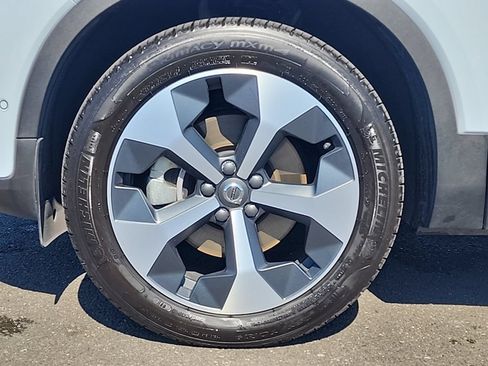 Certified 2026 Volvo XC40 B5 Plus AWD/4WD image 28